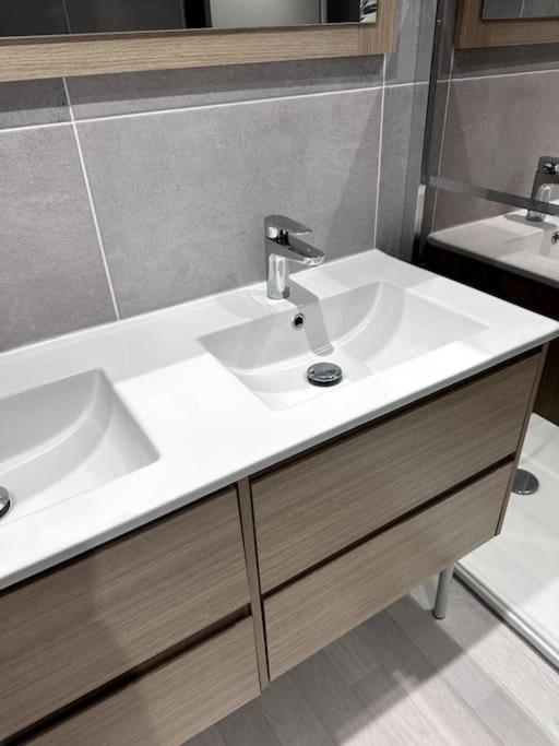 Appartement T4 En Hyper-Centre Bourgoin-Jallieu Extérieur photo