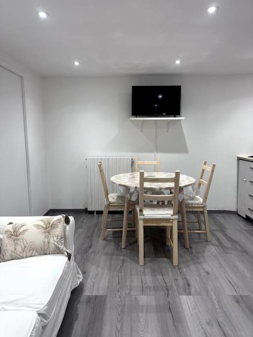 Appartement T4 En Hyper-Centre Bourgoin-Jallieu Extérieur photo