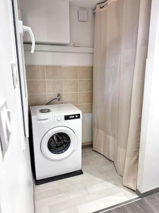 Appartement T4 En Hyper-Centre Bourgoin-Jallieu Extérieur photo